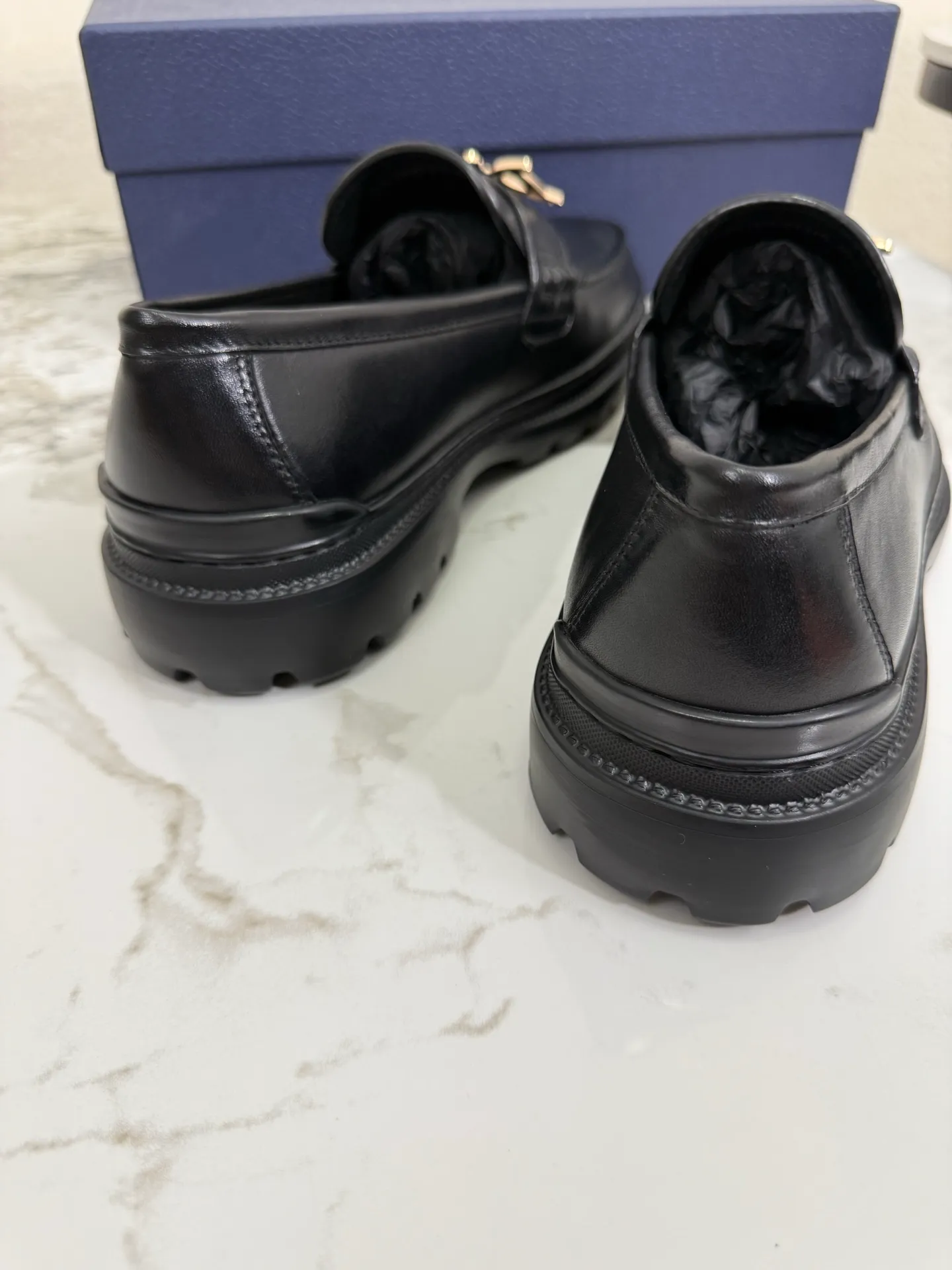 [ DIOR ] Top P: 820💰 ▪️Size: 39-44 (customized for 38.45) Top male leather shoes DIOR Dior combines high-quality materials and exquisite details. The imported cowhide leather upper is embellished with Gancio buckles, showing a luxurious style. Imported cattle. TP sole is light and flexible in texture